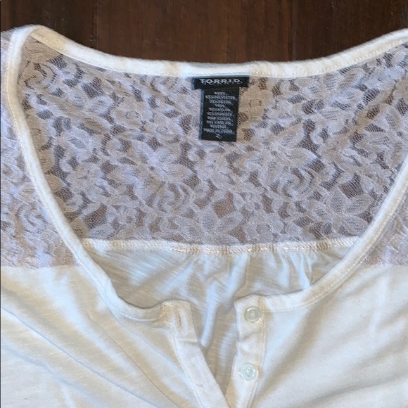 Torrid Size 2 Lace Tunic - Picture 2 of 3